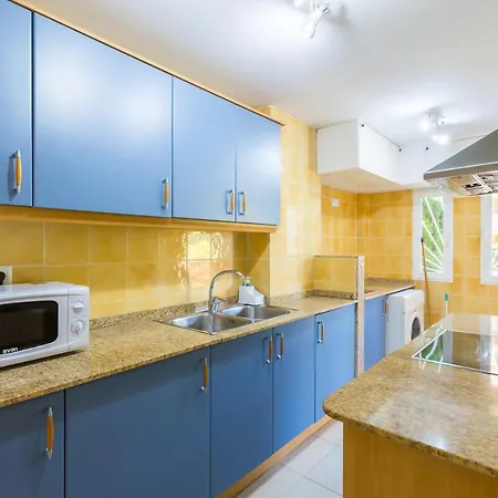 Coastal Living Fully Equipped 200m From The Appartamento
